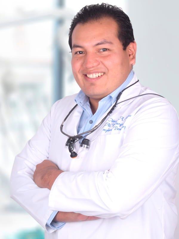 Como director de la Escuela de Ciencias Estomatológicas de la UM, el doctor Castro continúa trabajando en diferentes investigaciones.