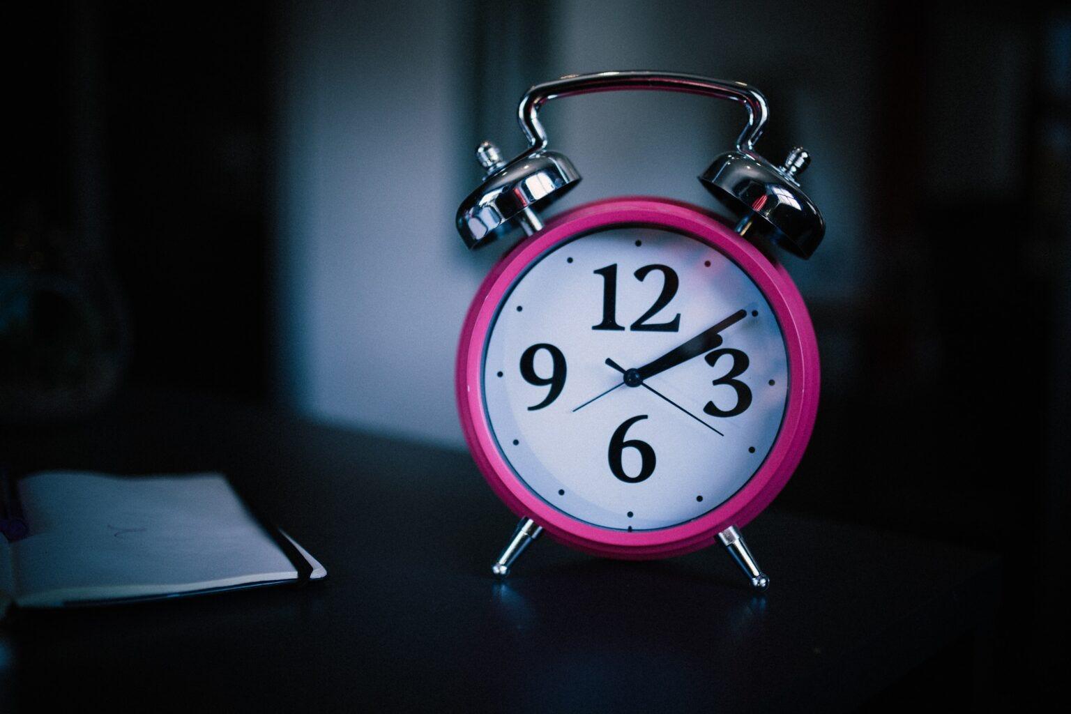 Dormir menos de lo necesario perjudica tu salud, pero dormir más de la cuenta también es perjudicial. Conoce qué hacer para dormir bien en las siguientes líneas.