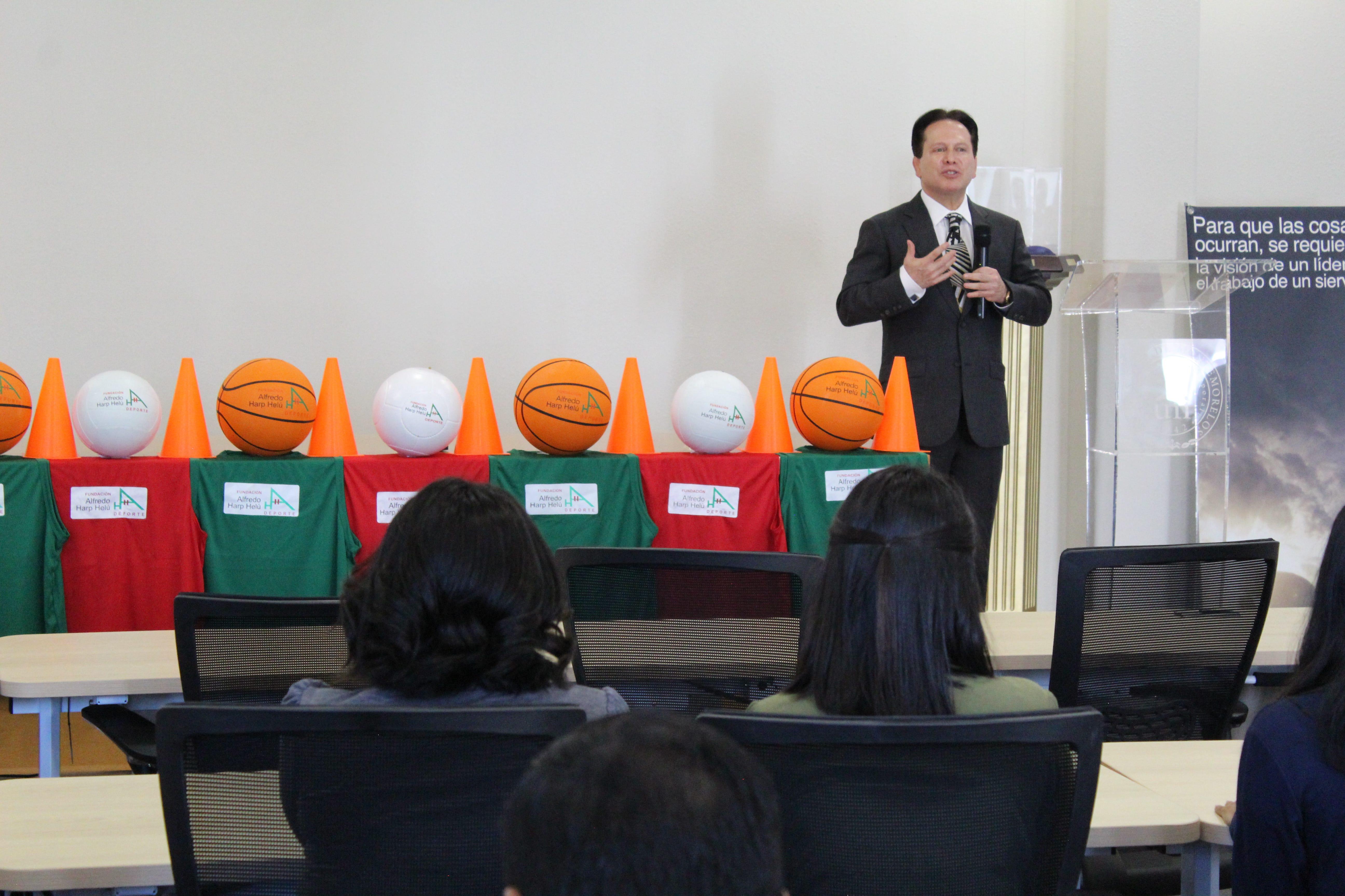 El Dr. Daniel Aceves, director de la Fundación AHH Deporte. Fotografía por: Comunicación Institucional.
