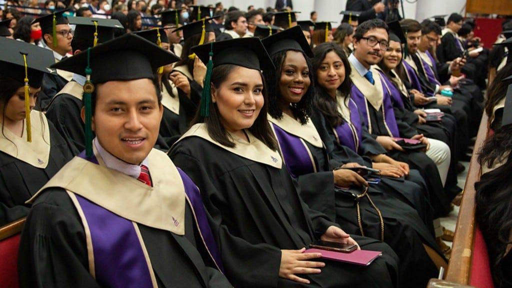 Mayo es el mes de celebración en la UM por las jornadas de graduación, y este año más todavía porque además de la generación 2022, se apartó otro fin de semana especialmente para los graduados que no habían podido asistir a su acto de grado por las restricciones sanitaria por la pandemia de Covid-19.
