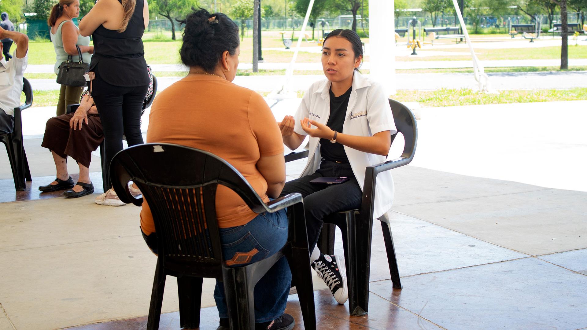 Doce módulos de atención brindaron servicios en áreas como medicina general, nutrición, fisioterapia, psicología, odontología, ginecología y oftalmología. Fotografía por: Universidad de Montemorelos / Lisandra Vicente.