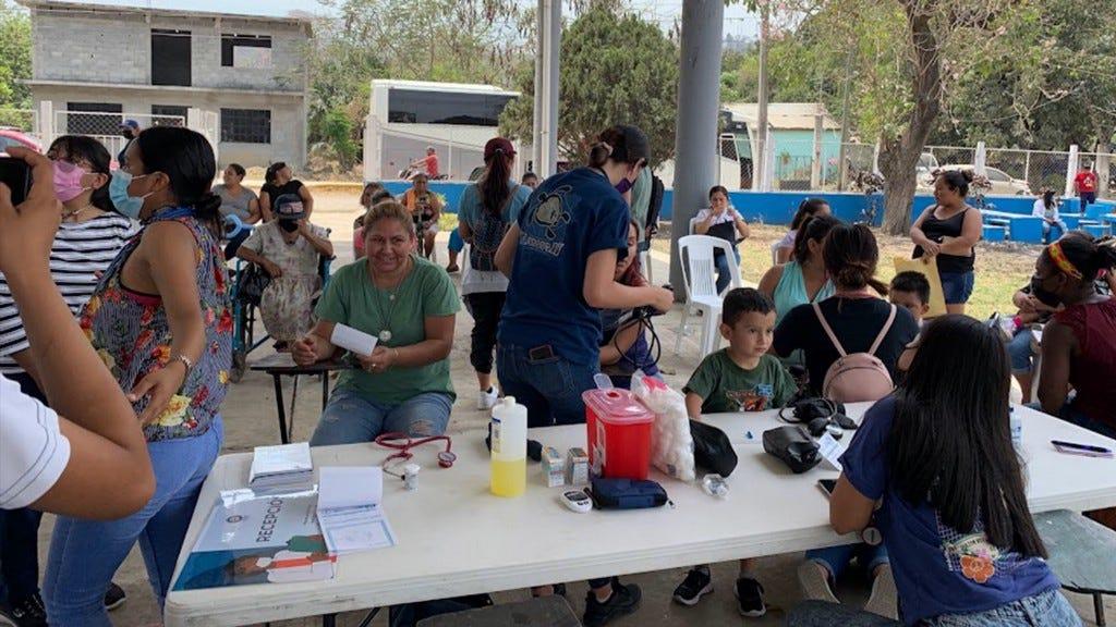 El receso de primavera, en abril, tiene un significado especial en la UM, representa un tiempo para las misiones. Uno de los varios grupos que salieron fue el grupo misionero Asociación de Alumnos Médicos y Misioneros Adventistas (AALMMA) que viajó hasta San Luis Potosí para llevar brigadas de salud y otras áreas, beneficiando a cerca de 500 personas.