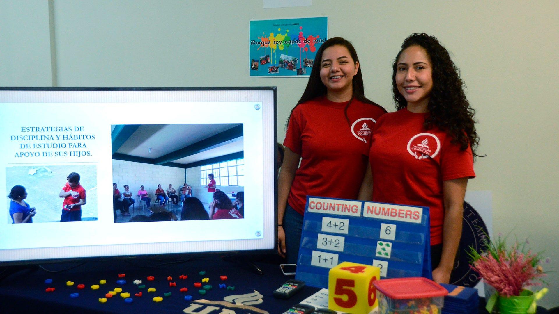 Alumnos de la Institución presentandos sus proyectos de servicio comunitario al final de semestre, noviembre 2019. Fotografía por: Comunicación Institucional.