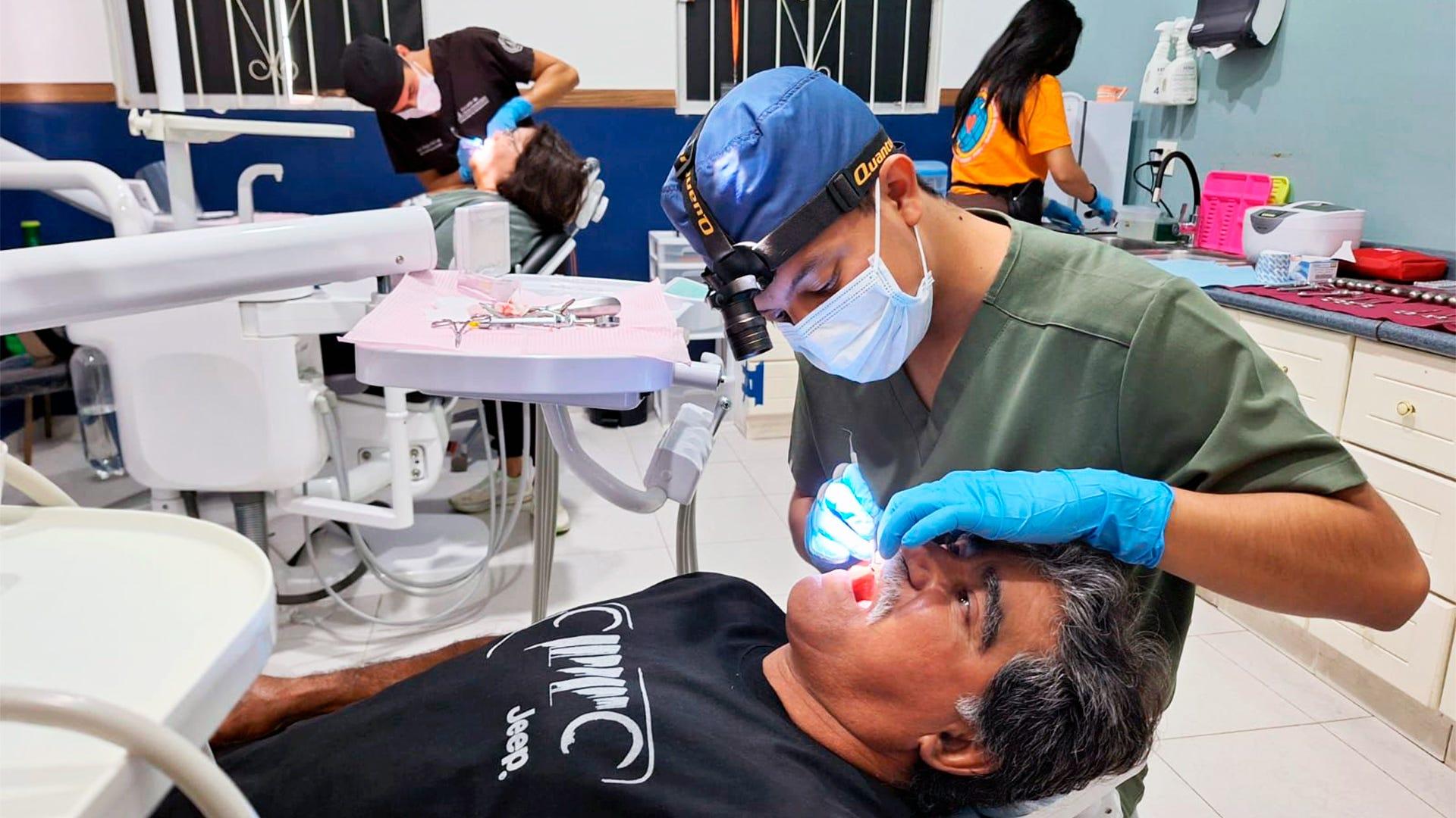 Se ofrecieron diversos servicios de salud médicos y espirituales. Fotografía por: Universidad Promotora de la Salud.