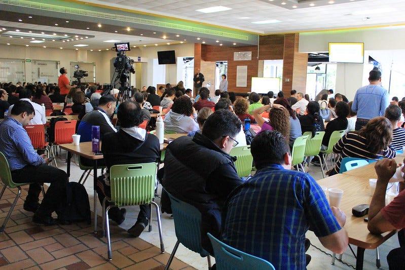 Los primeros días de diciembre se dio por terminado el semestre, y nuevamente el personal de la UM se reunió para buscar y analizar juntos los principios bíblicos y proféticos que sustentan la educación adventista, bsucando una mejor preparación y firmeza en los fundamentos para iniciar el siguiente semestre.
