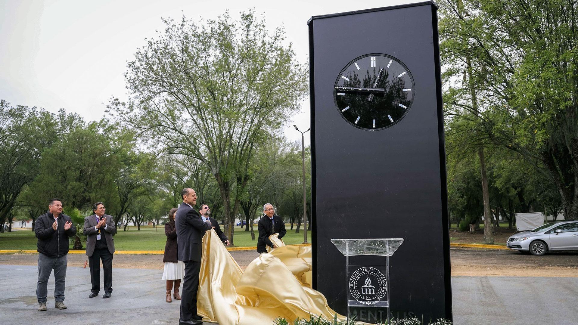 En noviembre celebramos el 80 aniversario de la Universidad con diversos eventos, y entre ellos destacamos la develación del Reloj de los Fundadores que se encuentra en el andador peatonal Paseo de los Fundadores, uno de los proyectos de desarrollo que se llevaron a cabo este año.