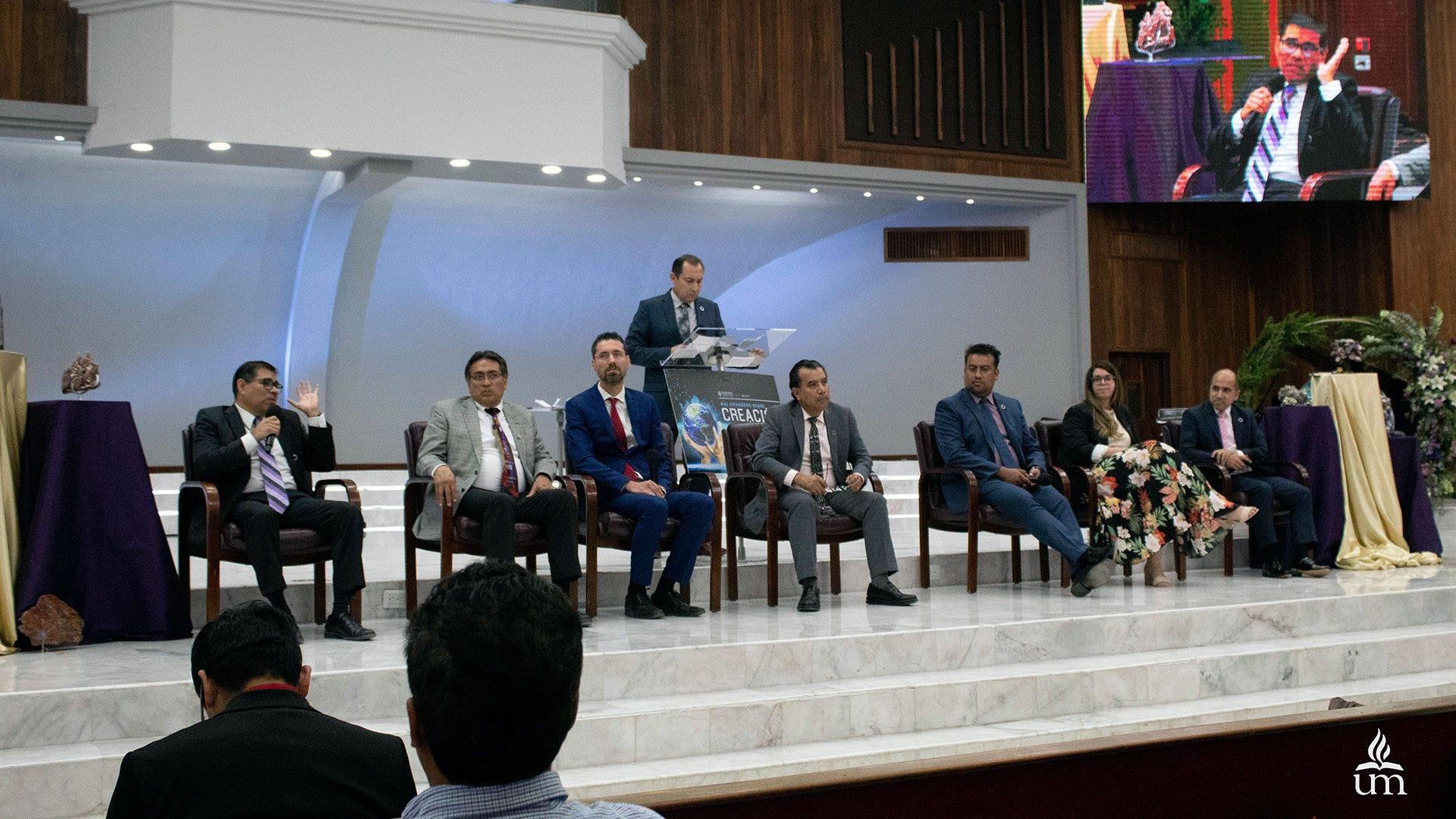 Los ponentes invitados durante el foro. Fotografía por: Comunicación Institucional / Lisandra Vicente.
