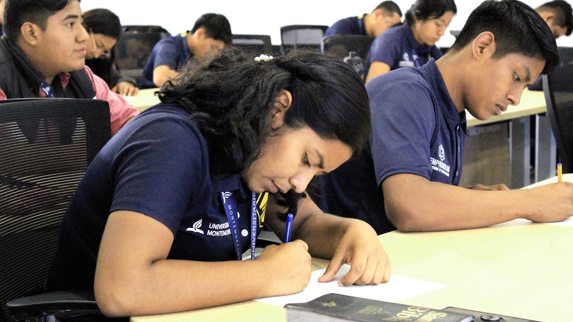 Hannia participando en las actividades de capacitaciones del Proyecto de Colportaje Universitario Monterrey de este semestre. Fotografía por: Comunicación Institucional.