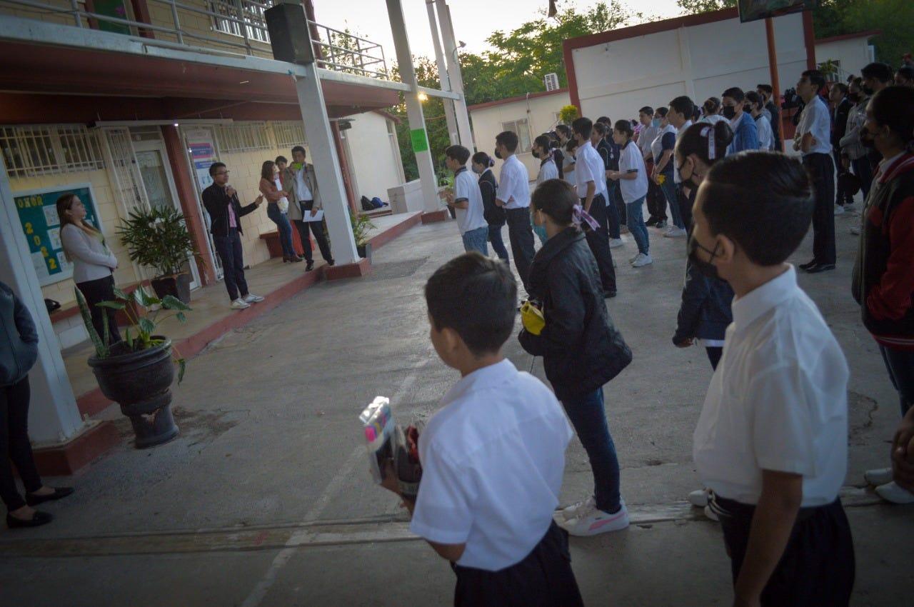 Fueron alrededor de cien estudiantes quienes usaron sus redes sociales para ayudar a concientizar sobre el suicidio. Fotografía por: CEDAFAM.