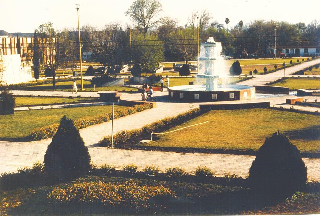 Con el paso de los años la infraestructura de la UM fue evolucionando respondiendo a las necesidades operativas. Campus UM en la década de los 80.