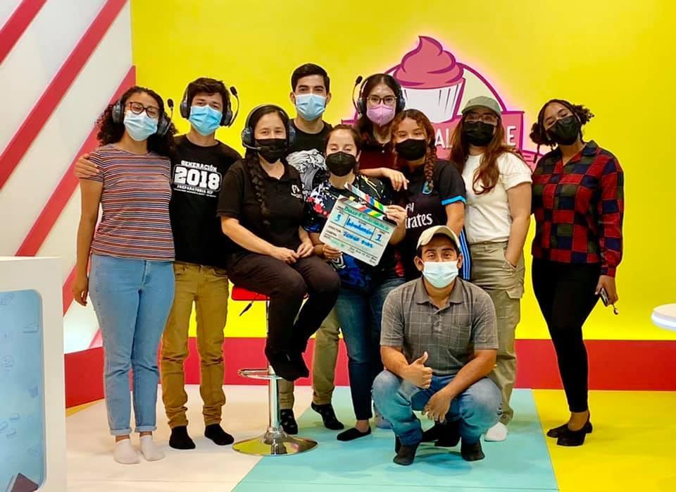 Alumnos de la carrera de Comunicación y Medios de la clase “Producción Televisiva”.