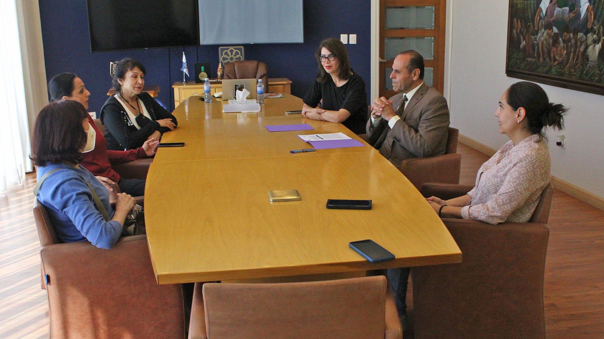 La reunión se llevó acabo en la oficina de rectoría. Fotografía por: Comunicación Institucional.