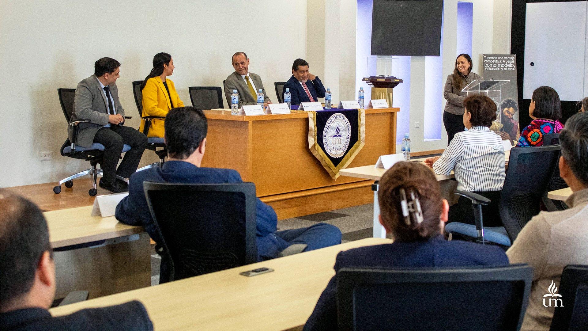 La Dra. Karla López, coordinadora del equipo de visita de verificación de COMACE, durante el programa de clausura de su visita. Fotografía por: Comunicación Institucional / Lisandra Vicente.