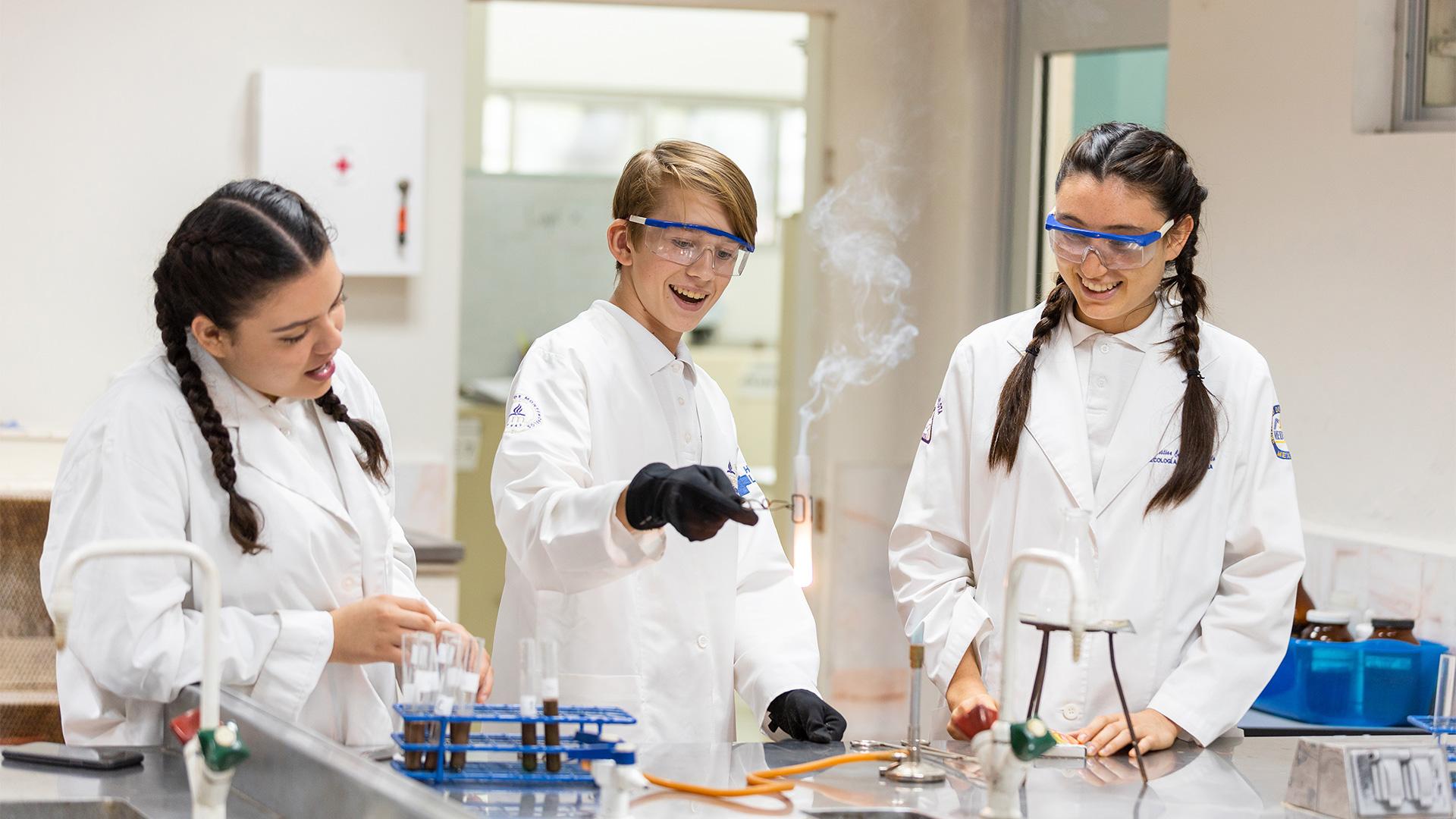 Laboratorio de Química. Fotografía por: Universidad de Montemorelos.