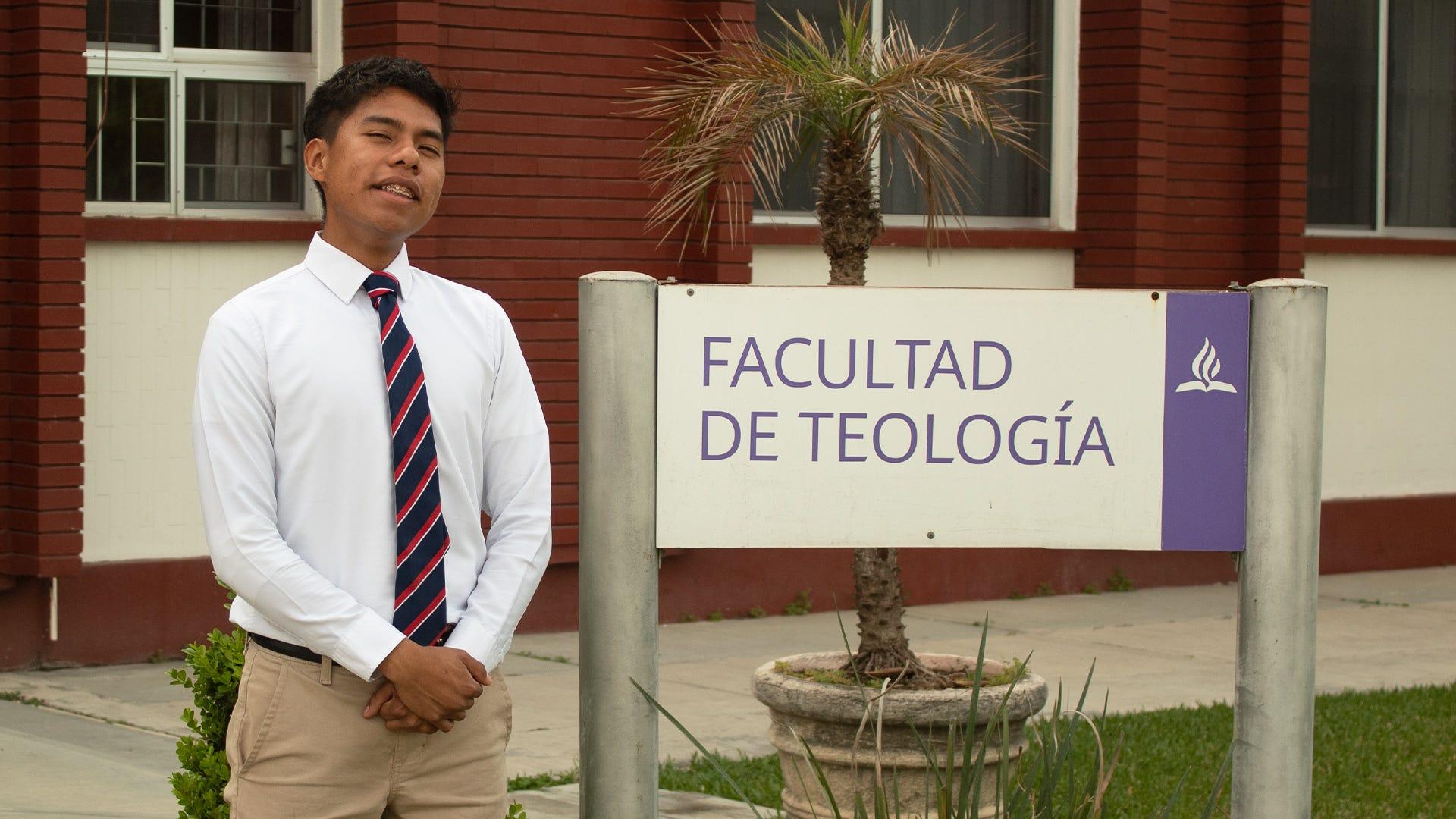 Ismael experimentar un cambio significativo en su percepción de la fe y su propósito de vida. Fotografía por: Comunicación Institucional / Issac Corral.
