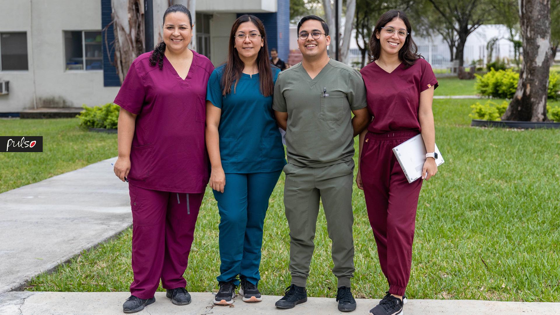 Docentes y alumnos de la carrera de Licenciatura en Médico Cirujano. Fotografía por: Universidad de Montemorelos.