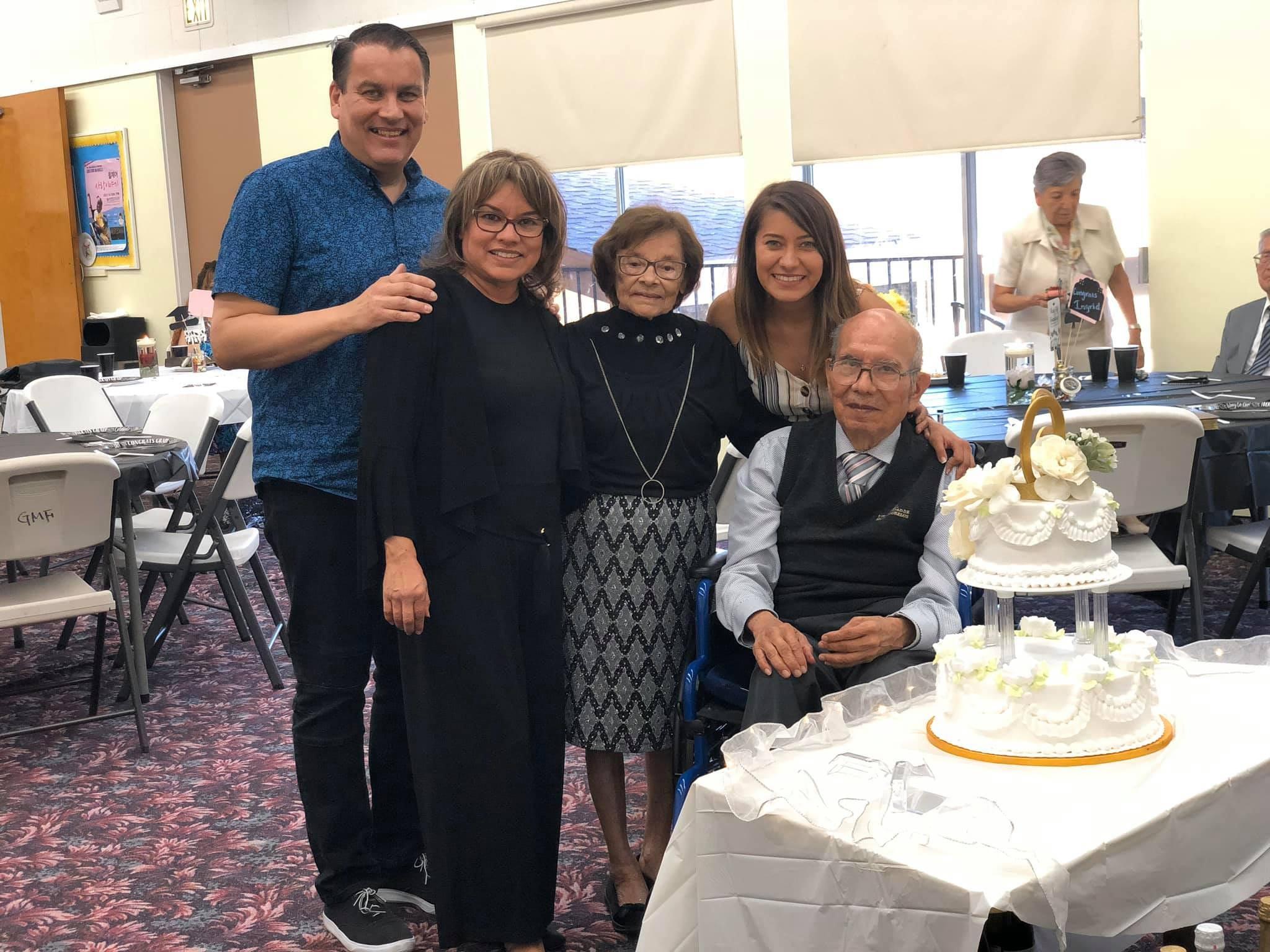 Familia de los esposo Díaz Rayos. Fotografía por: Sandra Foldvary.