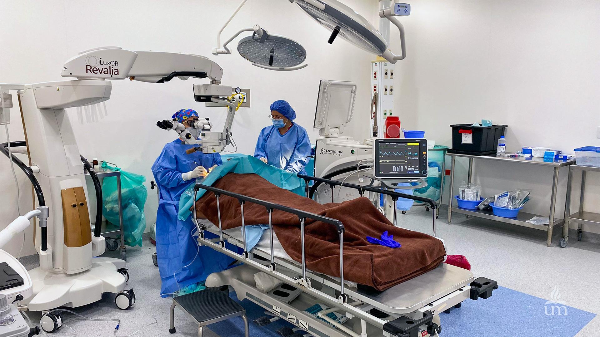 La Dra. Deysi Juárez ha participado en brigadas médicas y quirúrgicas en México, Brasil, Perú, Ghana, Curazao y Pakistán, llevando atención oftalmológica a comunidades de escasos recursos. Fotografía por: Universidad de Montemorelos / Lisandra Vicente.