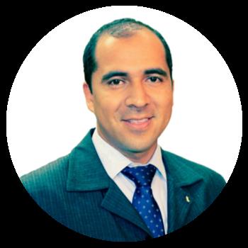 Dr. Milton Jara, Director de la Facultad de Educación.