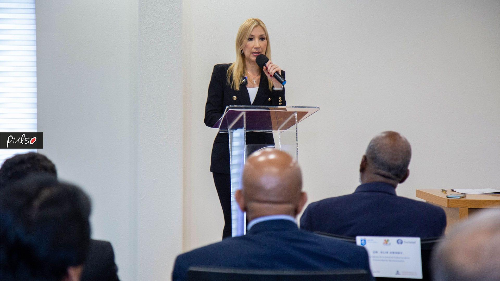 Para la entrega de los certificados del HLC y la UM la Dra. Alma Rosa Marroquín, directora de la Secretaría de Salud del Estado de Nuevo León, destacó la participación de la Universidad en la creación de entornos saludables. Fotografía por: Universidad de Montemorelos / Lisandra Vicente.