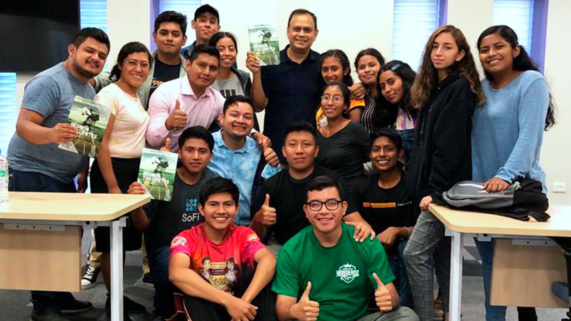 Miembros del grupo Proyecto Monterrey 2022–2023. Fotografía por: Emprendum.