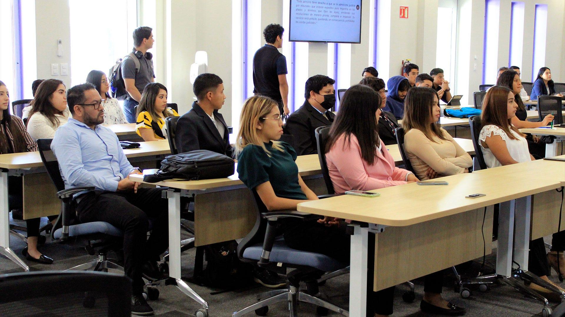 Para esta charla también fueron invidados alumnos de la Carrera de Derecho de la Universidad Intertech de Montemorelos. Fotografía por: Comunicación Institucional.