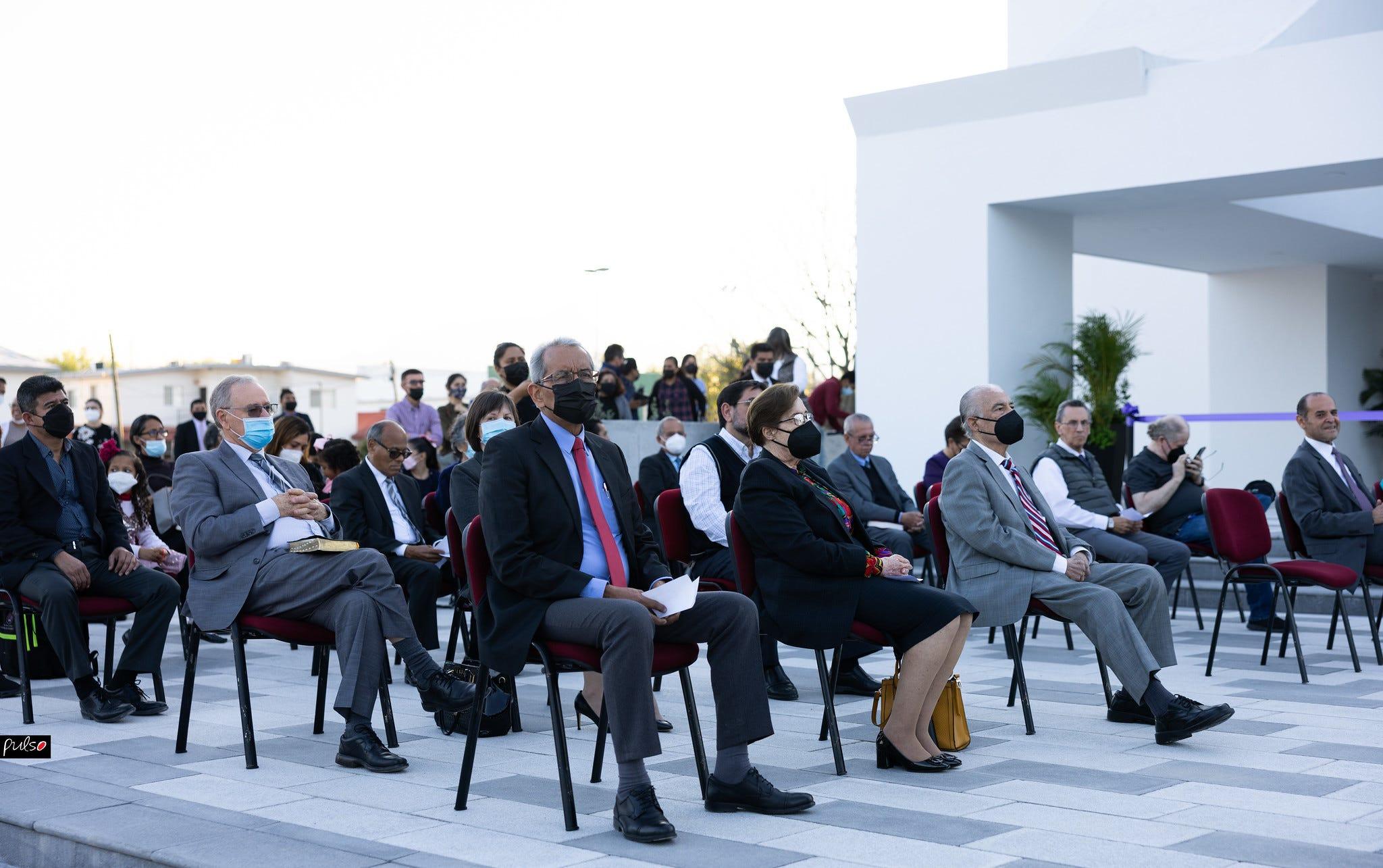 La familia universitaria se reunión en los espacios a inaugurar para la ceremonia de consagración. Fotografía por Pulso UM.