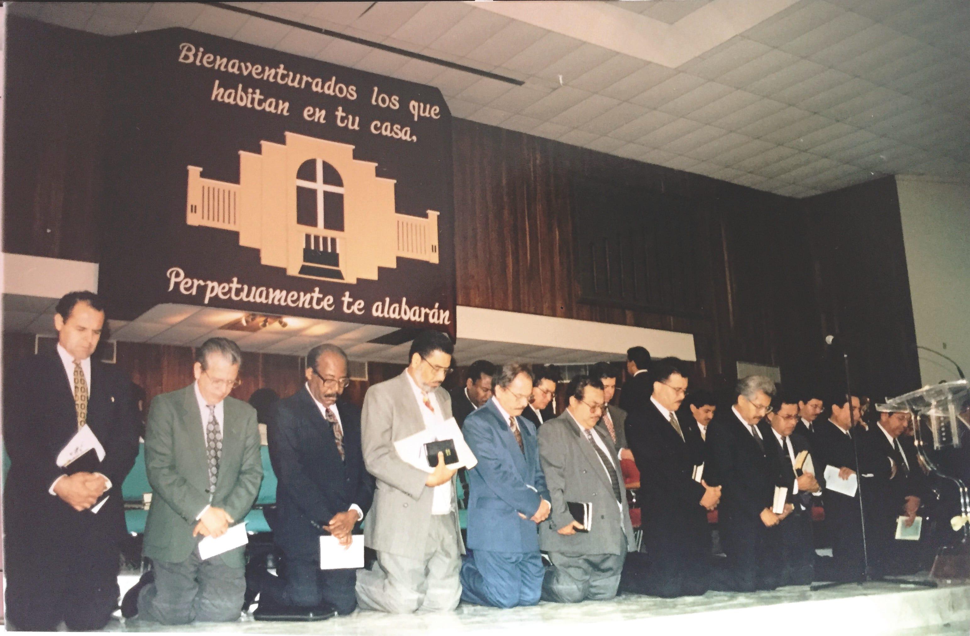 Dedicación del nuevo templo universitario (1990).