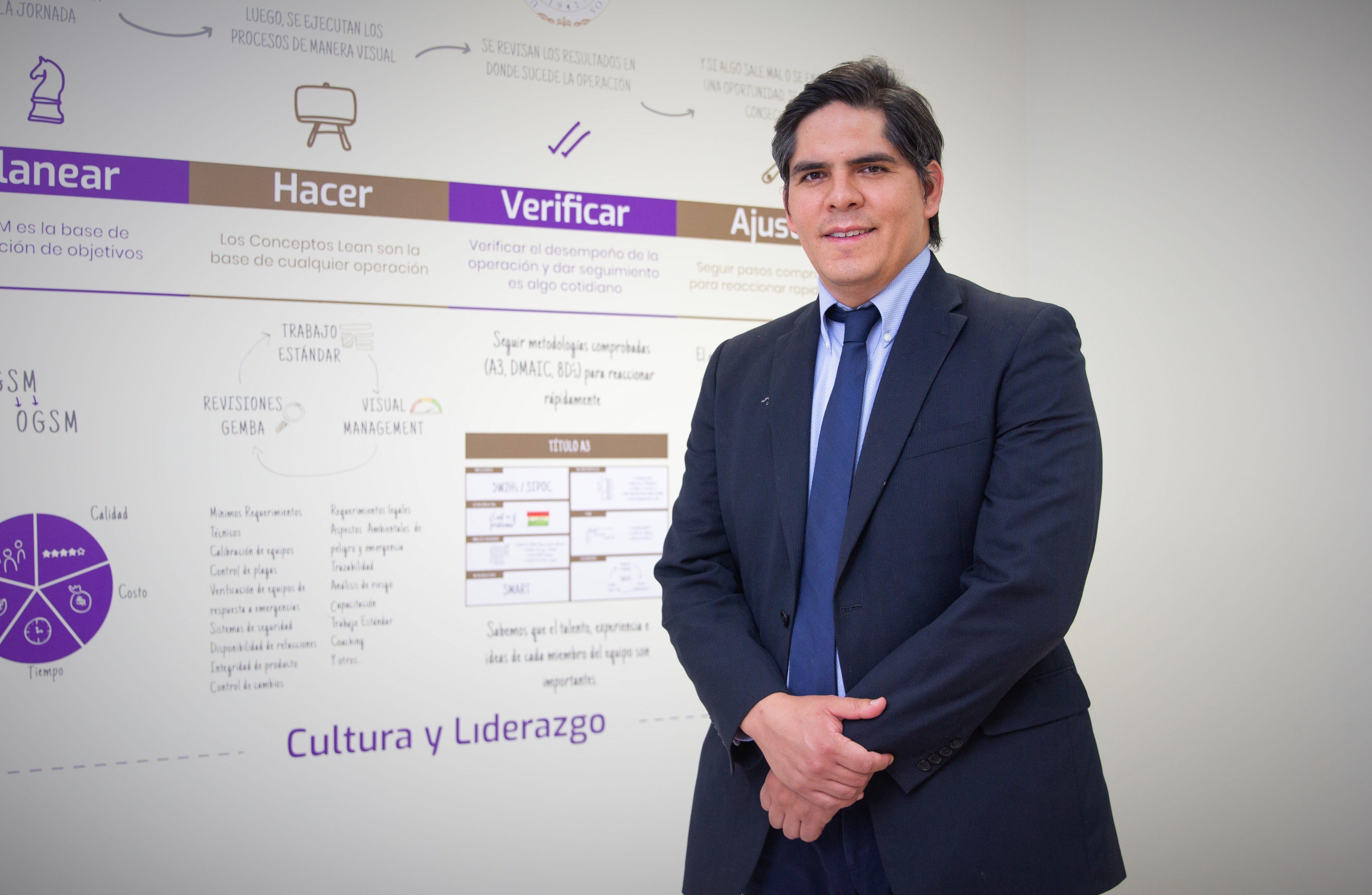 Ing. Filiberto Grajeda, coordinador de las carreras de Ingeniería en Electrónica y Telecomunicaciones e Ingeniería Industrial y de Sistemas. Fotografía por: UMedia Diseño.