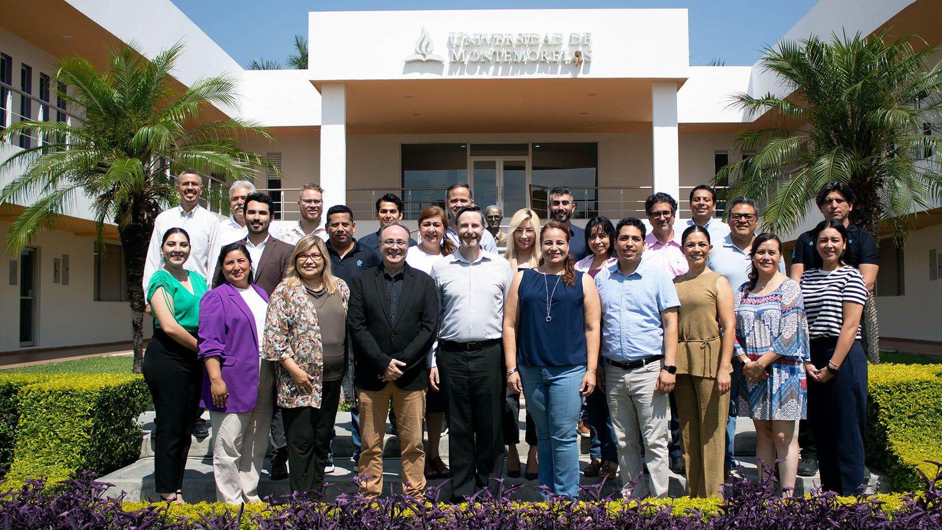 Destacados investigadores y representantes de diversas universidades de la región. Fotografía por: Comunicación Institucional.