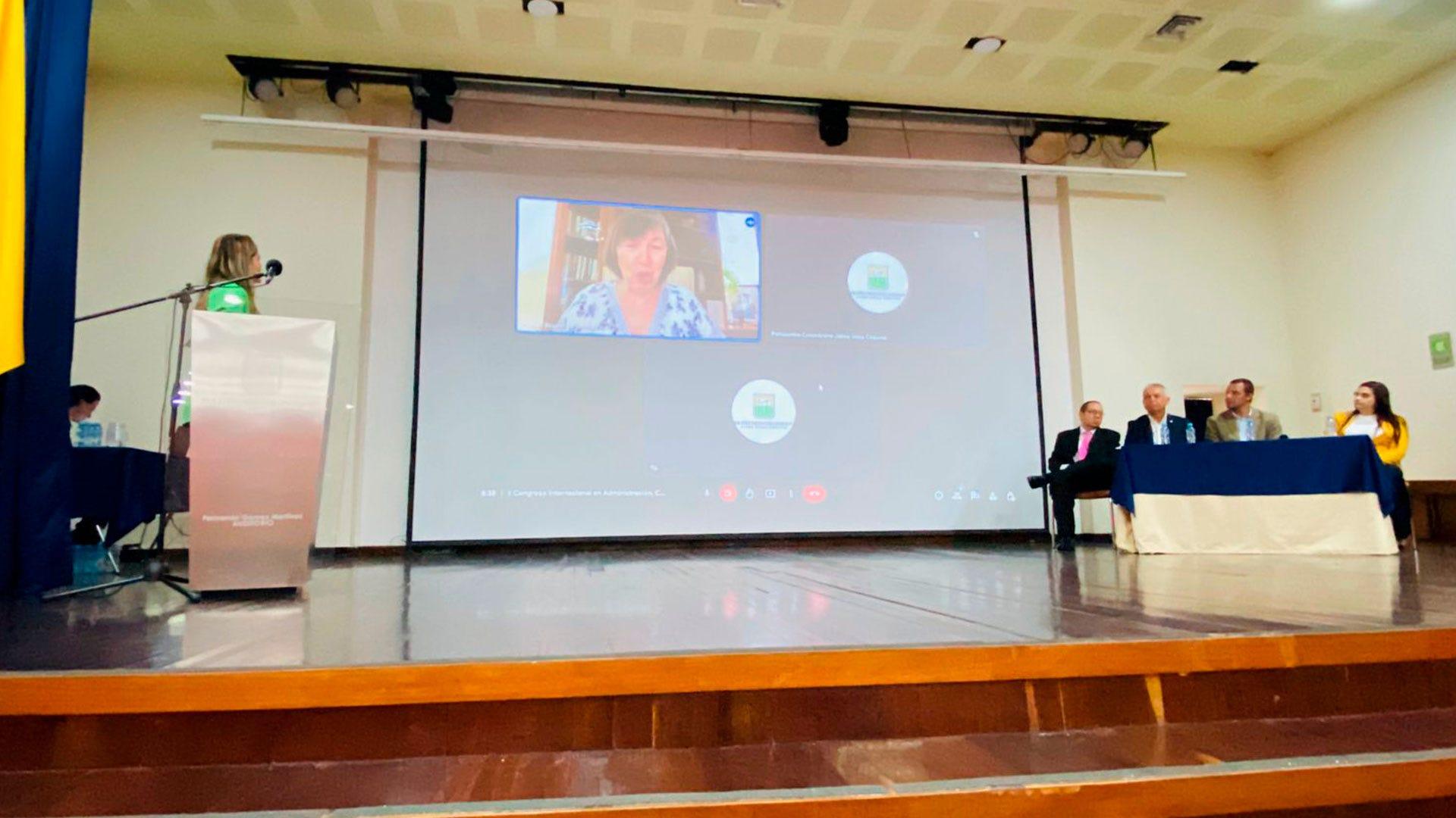 Presentan resultados de investigación en congreso internacional