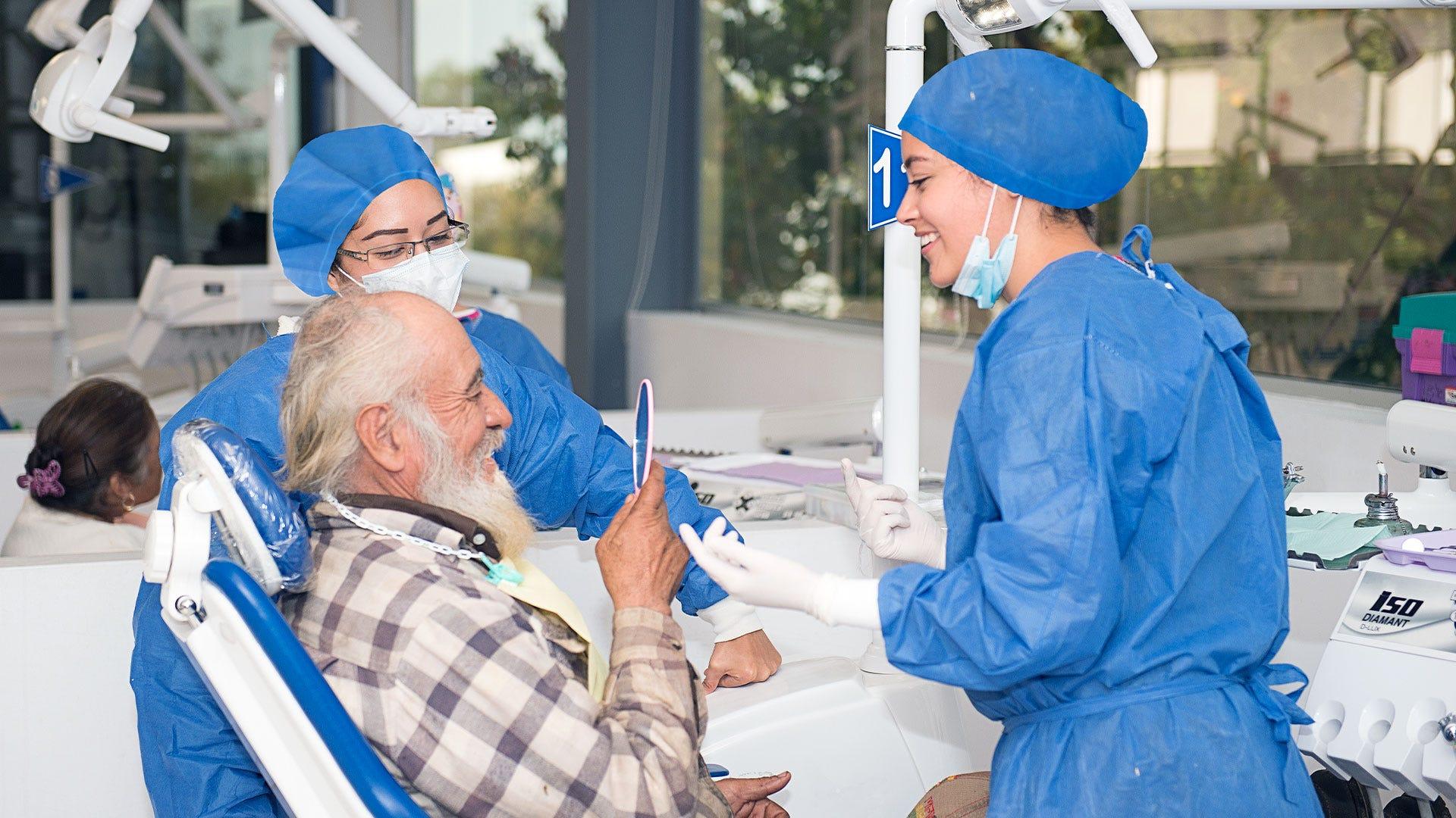 Restaurar sonrisas y transformar vidas: la misión de un Cirujano Dentista