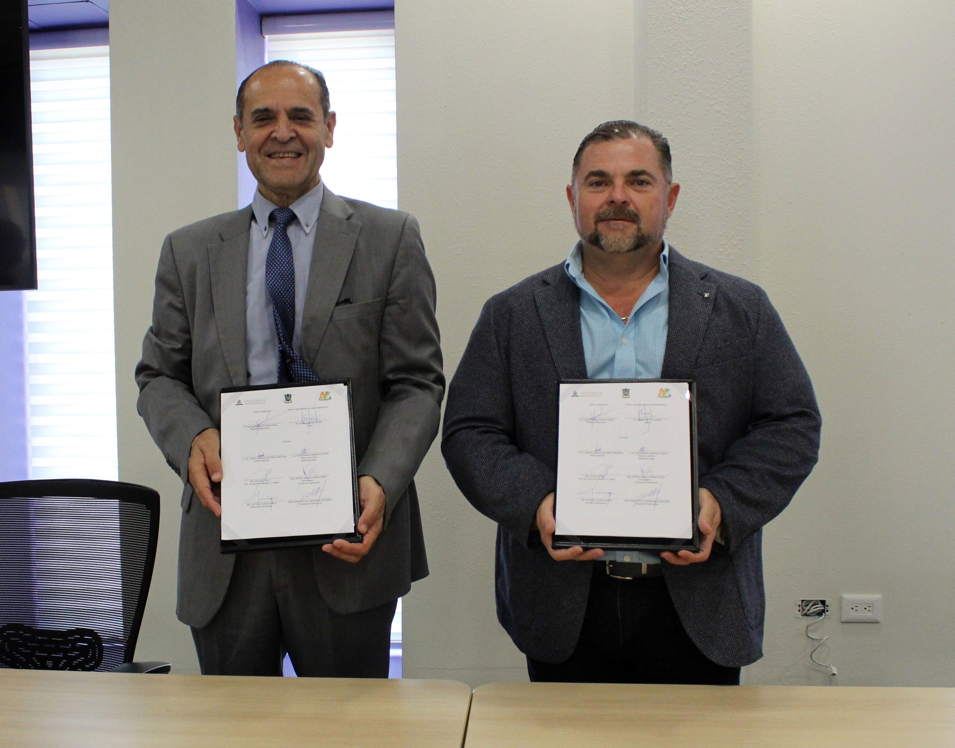 Rector de la Institución el Dr. Ismael Castillo y el alcalde del municipio de Montemorelos el Lic. Miguel Ángel Salazar Rangel. Fotografía por: Comunicación Institucional.