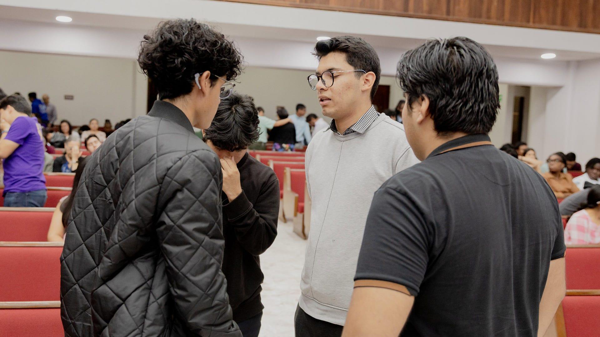 Durante la Semana de Oración se realizaron diversas dinámicas de oración. Fotografía por: Universidad de Montemorelos / Ceila García.