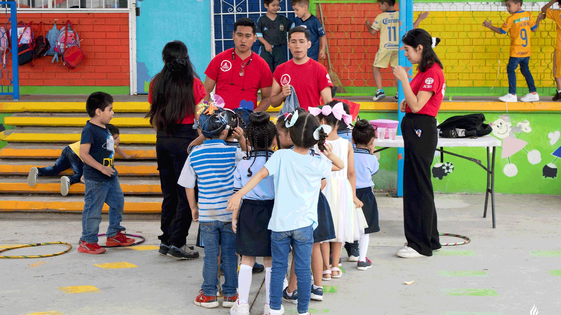 Fueron beneficiados 82 alumnos del Jardín de Niños Pedro J. Hurtado. Fotografía por: Universidad de Montemorelos / Lisandra Vicente.