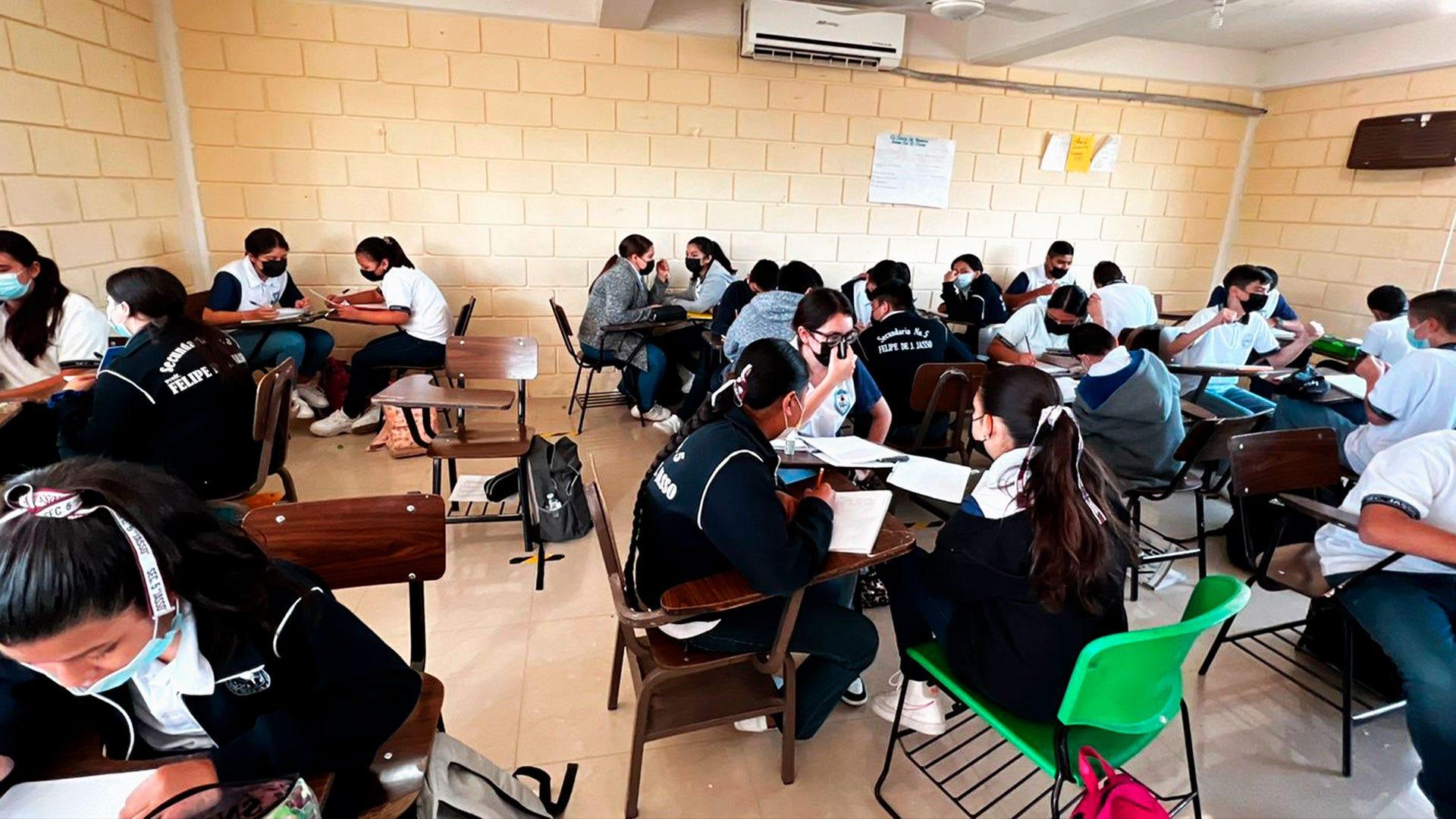 Fueron diferentes los desafios para Gabriela pero agradece a Dios por diriguirla y poder mostrar su fe con los estudiantes. Fotografía por: Gabriela Chávez.
