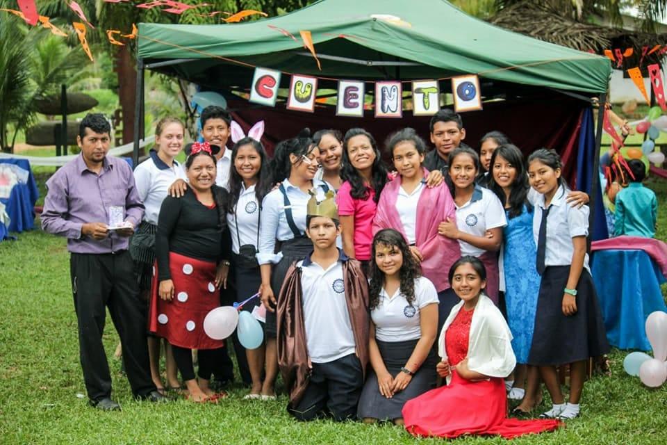 En está foto Rosa nos compartió que fue una feria de salud para los niños de primaria y lo dirigió junto con los adolescentes del colegio, en el año 2017. Fotografía por: Rosa Chávez.