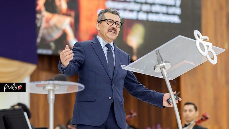 Ptr. Abner de los Santos, presidente de la División Interamericana y egresado de la UM. Fotografía por: Universidad de Montemorelos / Sebastián Sasso.