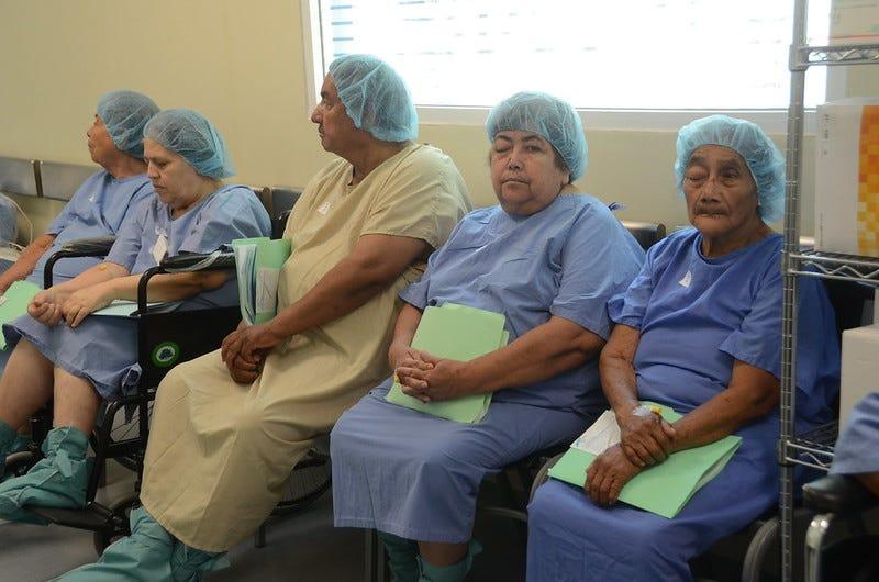 Pacientes de la brigada del Instituto de la Visión.
