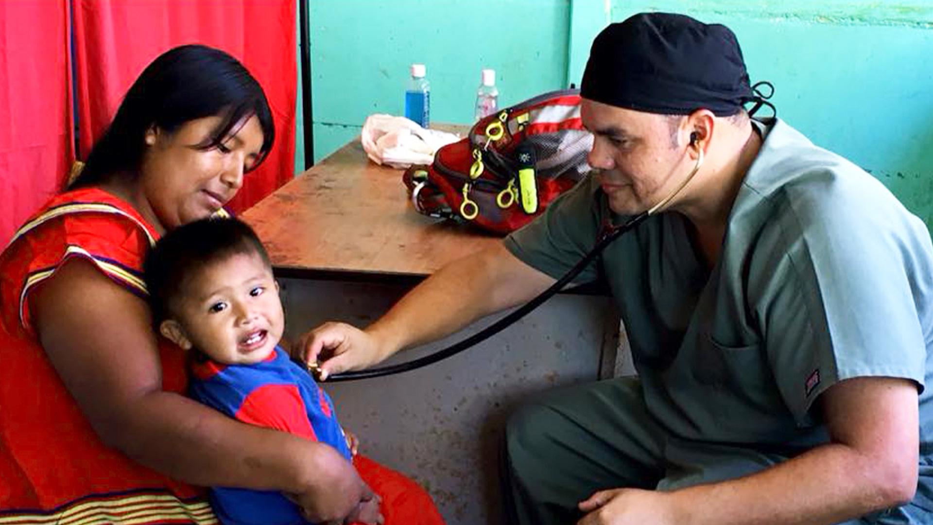 Portada de Egresado de la UM transforma la medicina en un proyecto de misión