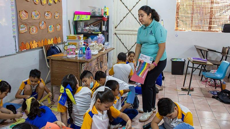 El trabajo conjunto entre la Universidad de Montemorelos y las escuelas públicas locales fortalece la formación docente y genera un impacto positivo en la comunidad educativa. Fotografía por: Universidad de Montemorelos / Lisandra Vicente.