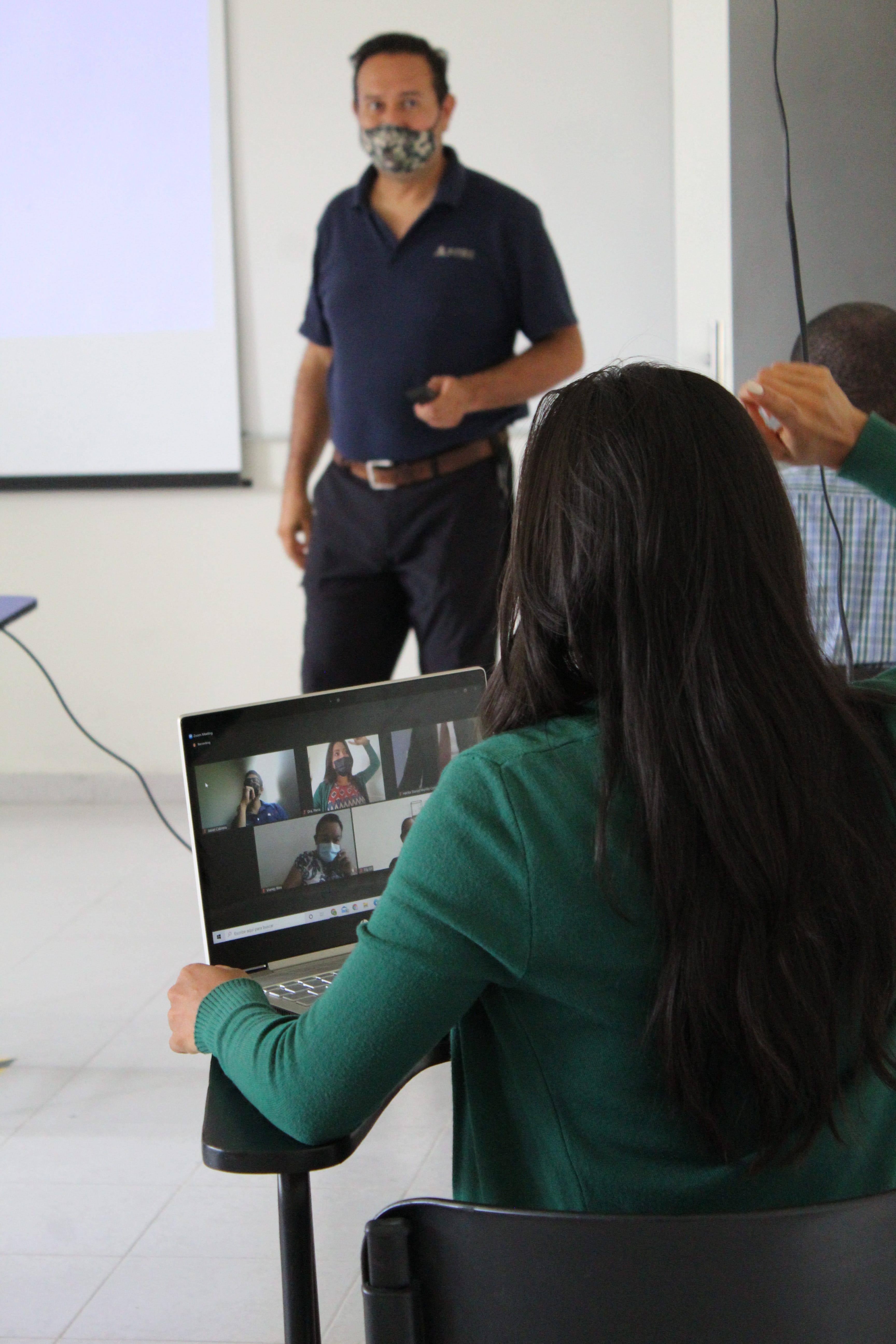 Capacitación en el área de tecnología.