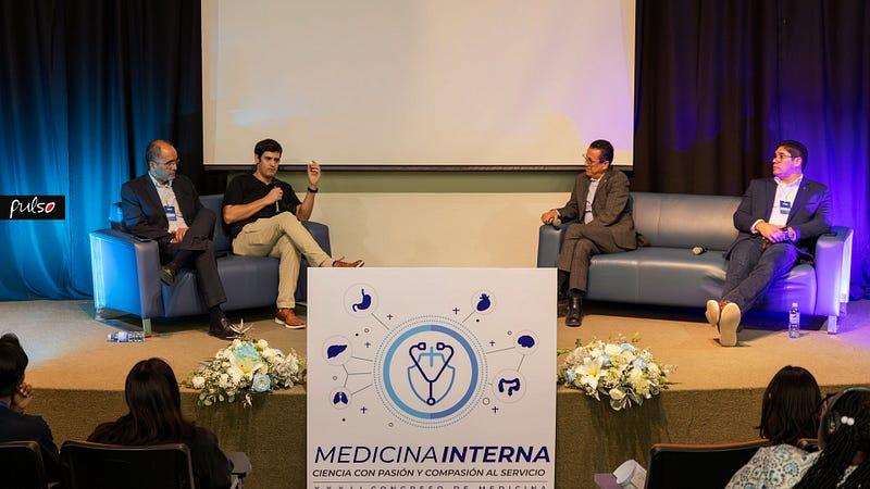 Portada de 50 años de Medicina UM celebran modelo de salud integral