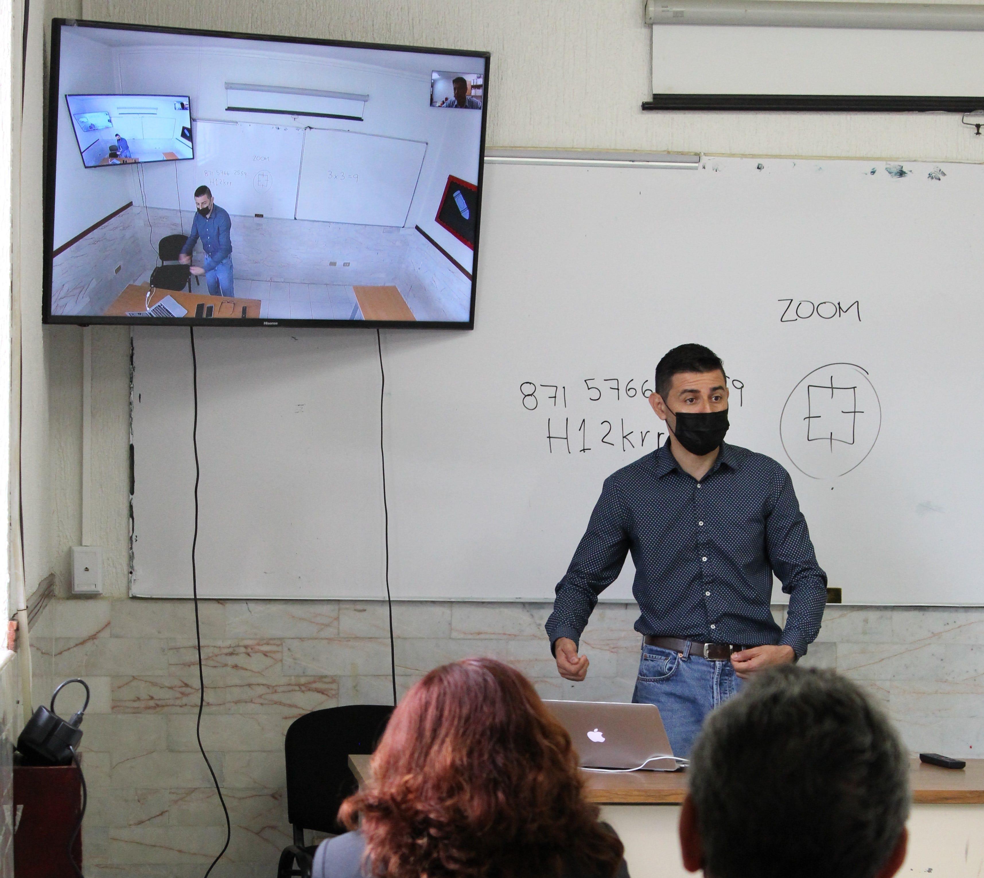 Demostración del equipo Poly.