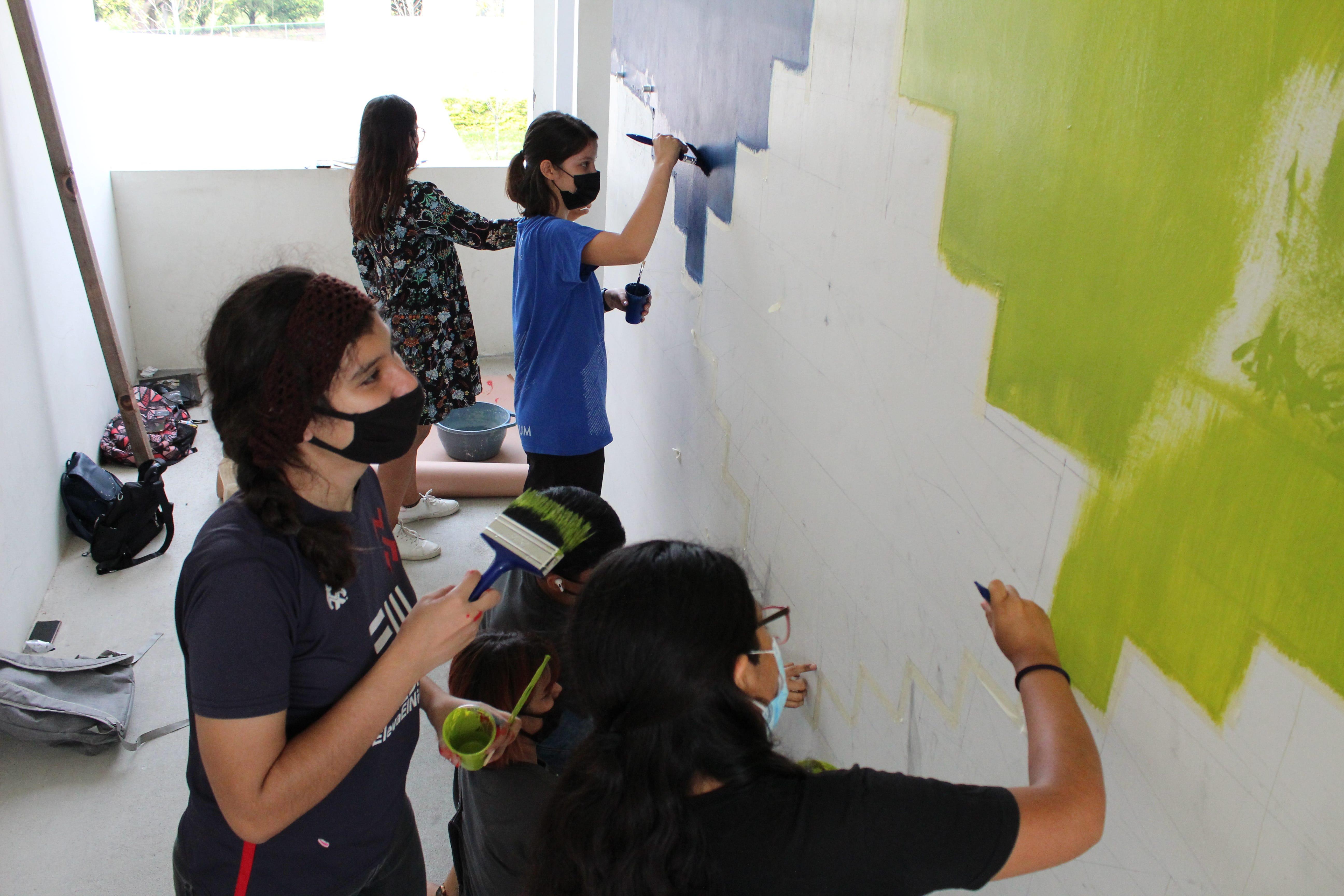 Por la tarde en el taller de pintura.