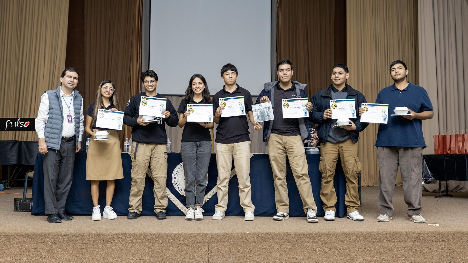 EL equipo Halal, ganadores del proyecto de la Biblioteca. Fotografía por: Universidad de Montemorelos /&nbsp;Ceila García.