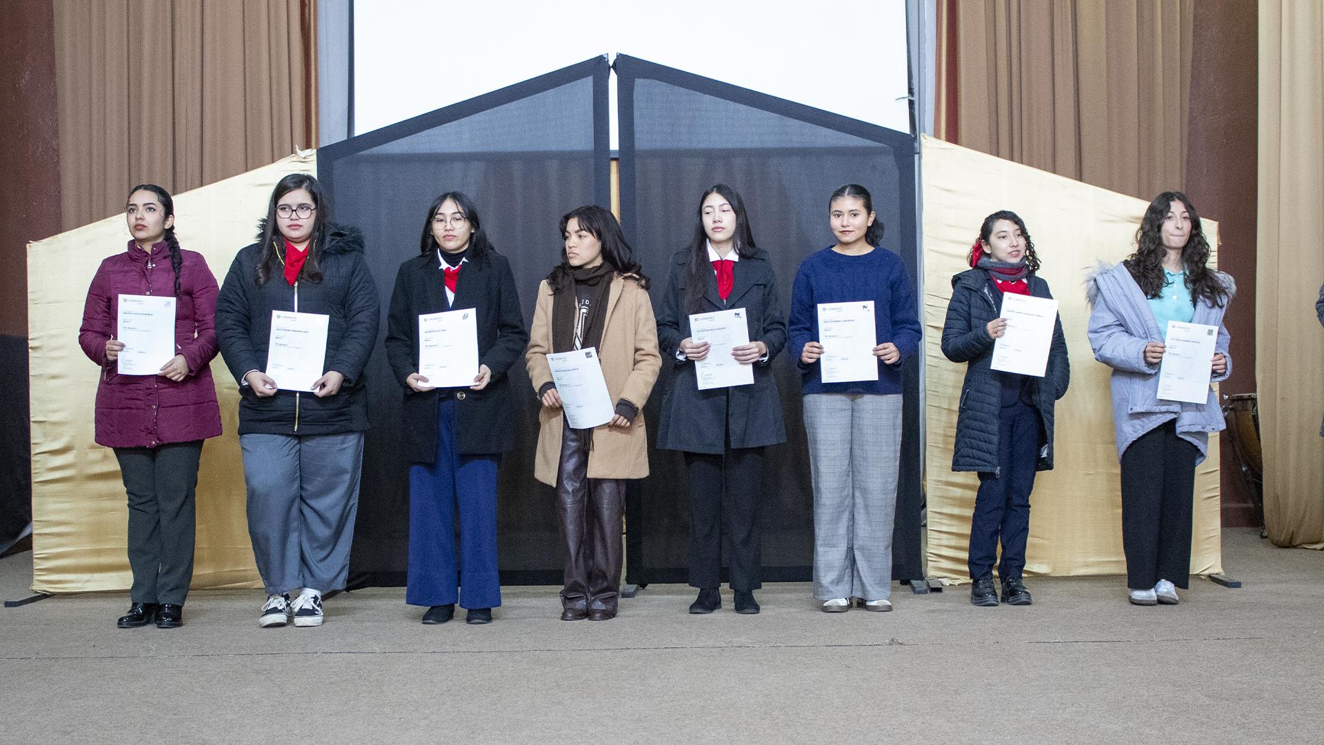 Los certificados fuero entregados en el auditorio de la UM, en un acto de reconocimiento que reunión a familiares y docentes. Fotografía por: Universidad de Montemorelos / Lisandra Vicente.