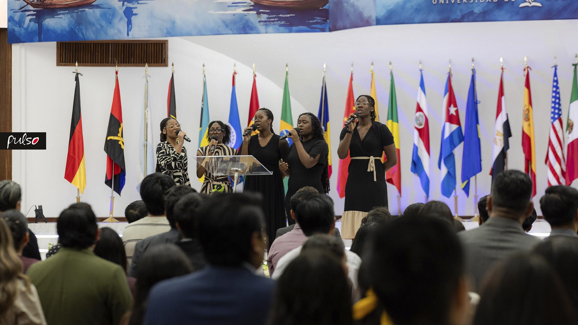 Durante el festival se contó con la participación de varios grupos musicales. Fotografía por: Universidad de Montemorelos / Dania Gutiérrez.