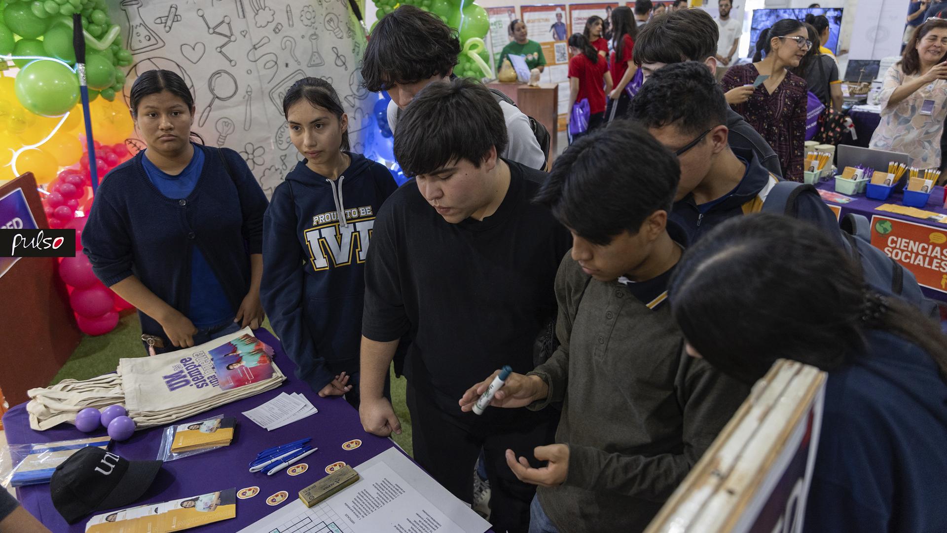 Cada facultad y escuela de la institución presentó módulos dinámicos e interactivos, diseñados para dar a conocer su oferta académica y las características que distinguen a cada programa. Fotografía por: Universidad de Montemorelos /&nbsp;Christopher Castellanos.