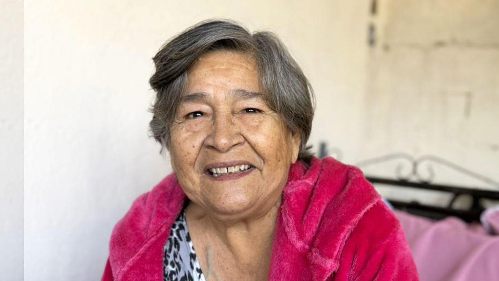 “Lena”, la abuela con cáncer que lucha por su nieto y conmueve a universitarios